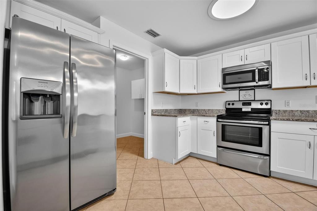 For Rent: $2,300 (3 beds, 2 baths, 2076 Square Feet)