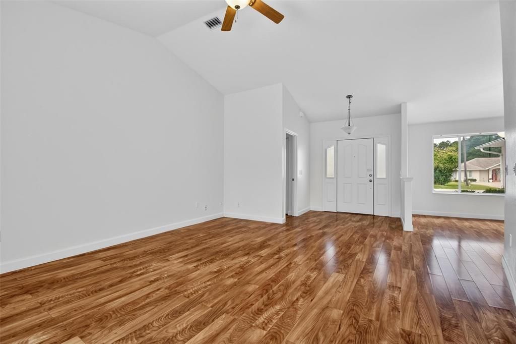 For Rent: $2,300 (3 beds, 2 baths, 2076 Square Feet)