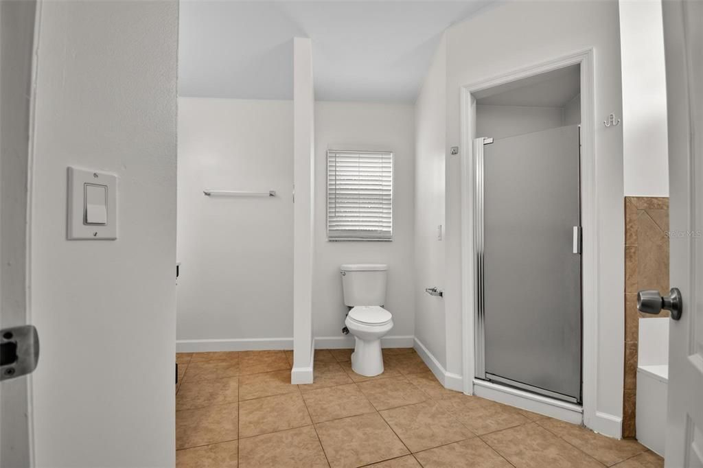For Rent: $2,300 (3 beds, 2 baths, 2076 Square Feet)