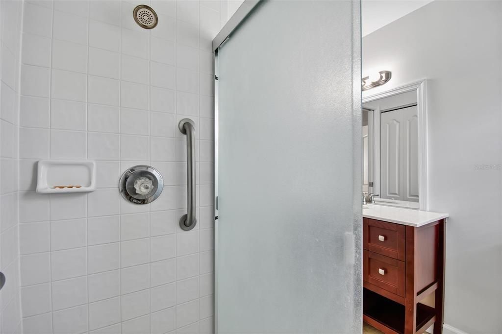 For Rent: $2,300 (3 beds, 2 baths, 2076 Square Feet)