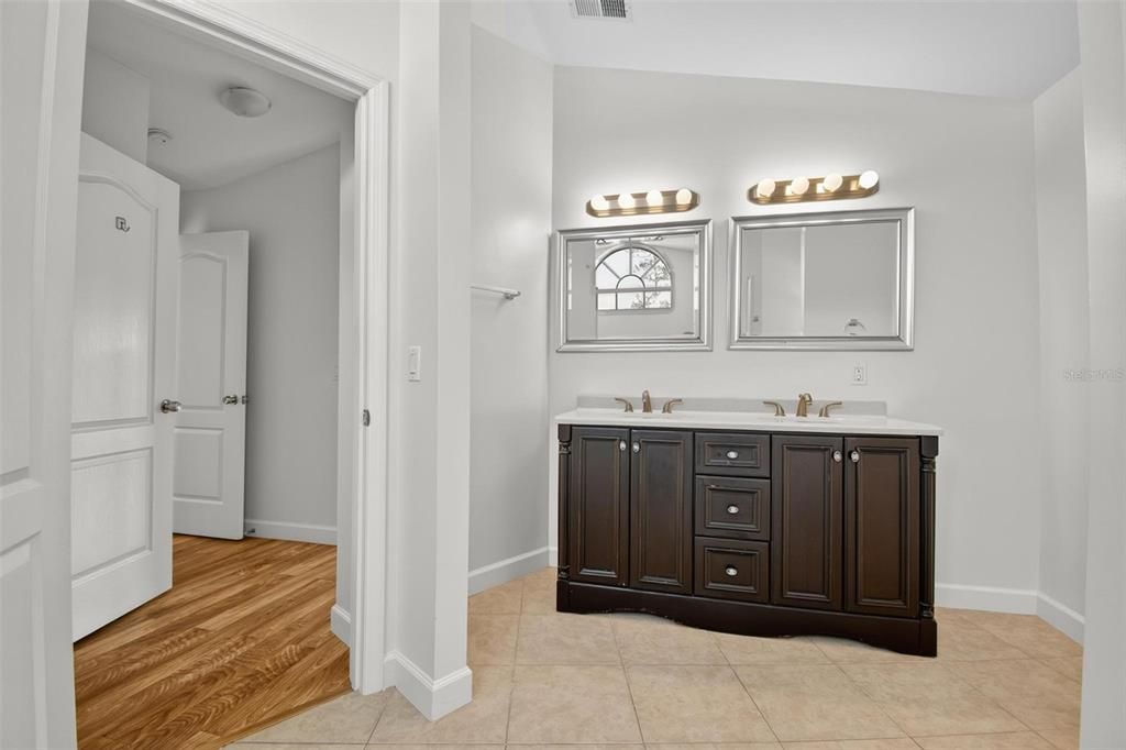 For Rent: $2,300 (3 beds, 2 baths, 2076 Square Feet)