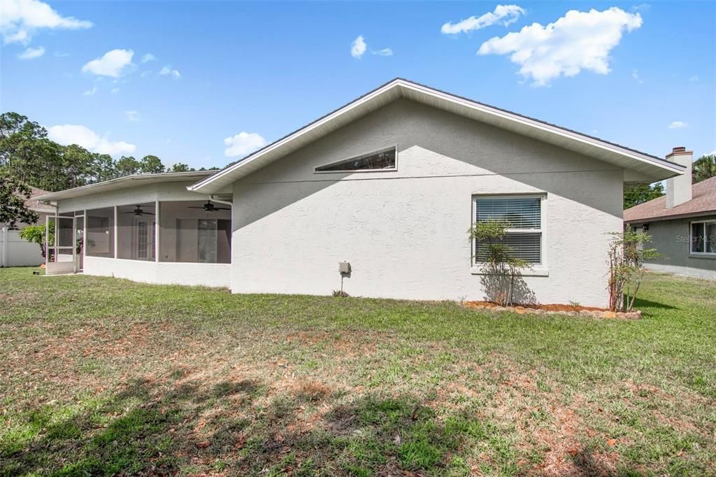For Rent: $2,300 (3 beds, 2 baths, 2076 Square Feet)