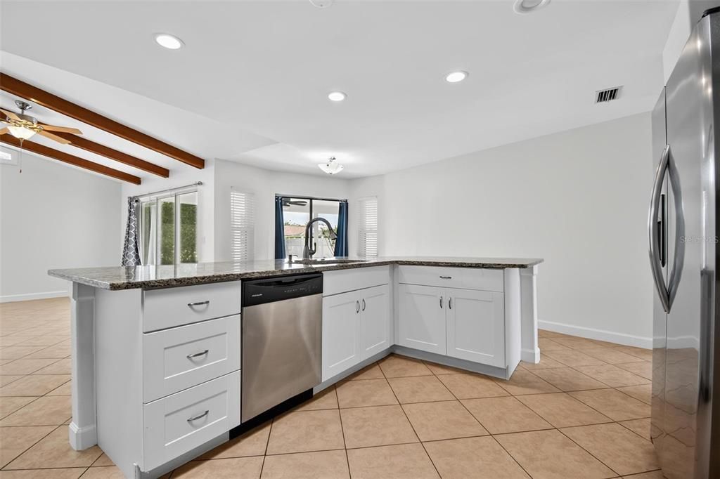 For Rent: $2,300 (3 beds, 2 baths, 2076 Square Feet)