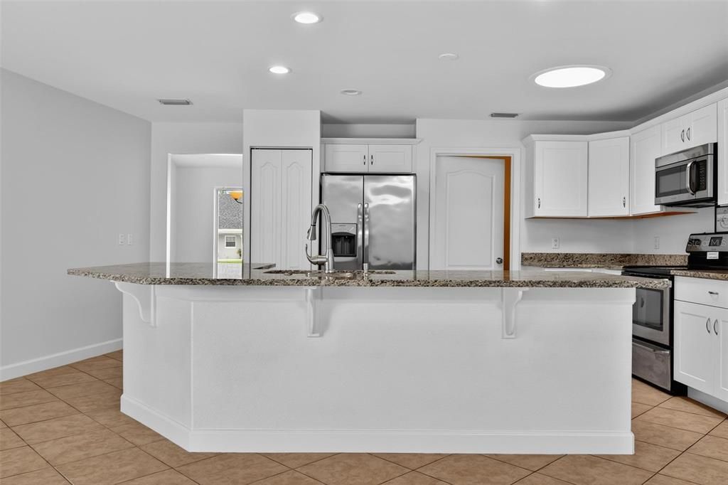 For Rent: $2,300 (3 beds, 2 baths, 2076 Square Feet)