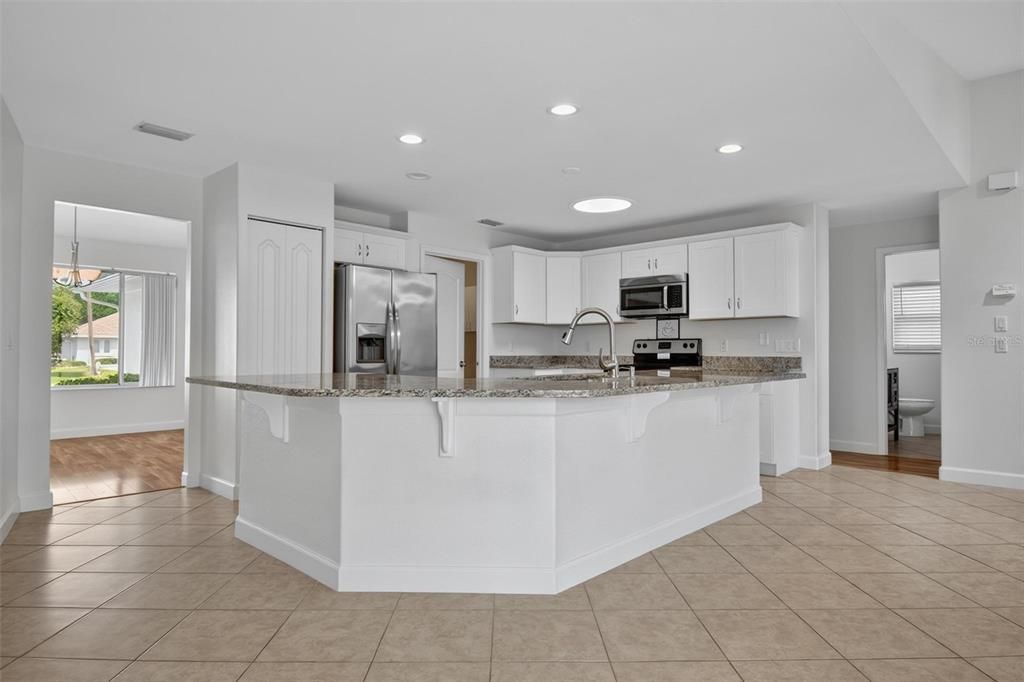 For Rent: $2,300 (3 beds, 2 baths, 2076 Square Feet)