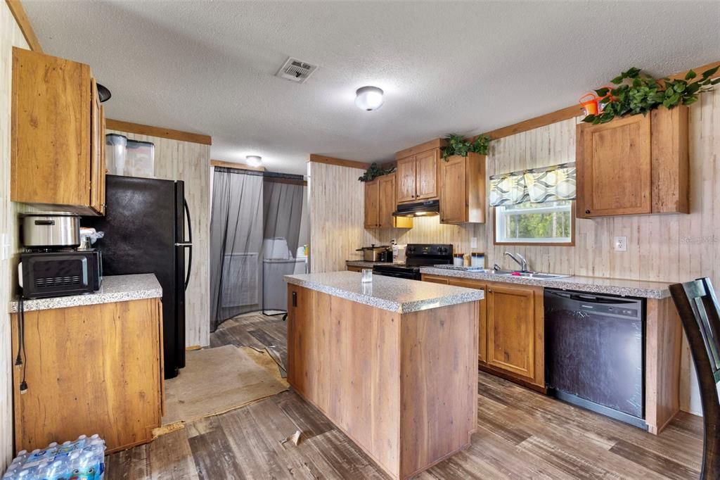 На продажу: $189,900 (3 спален, 2 ванн, 1456 Квадратных фут)