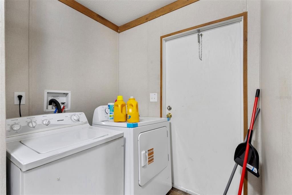 На продажу: $189,900 (3 спален, 2 ванн, 1456 Квадратных фут)