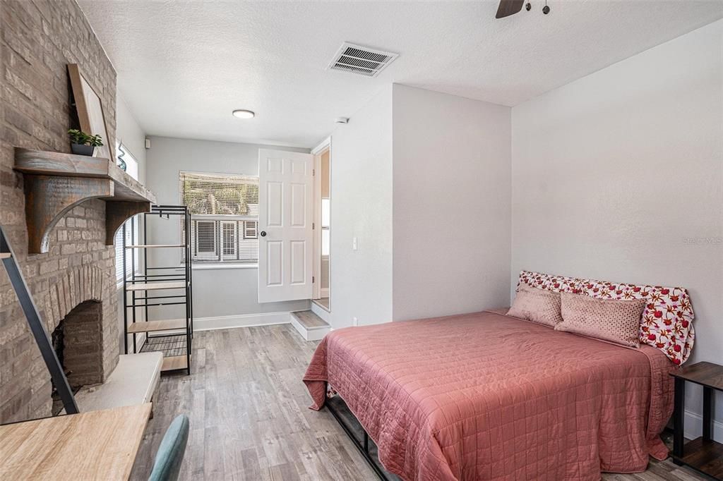 En Venta: $550,000 (6 camas, 6 baños, 2045 Pies cuadrados)