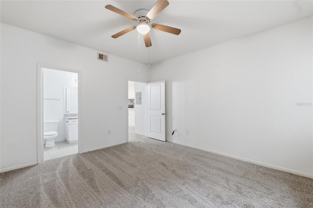 For Sale: $135,000 (1 beds, 1 baths, 780 Square Feet)