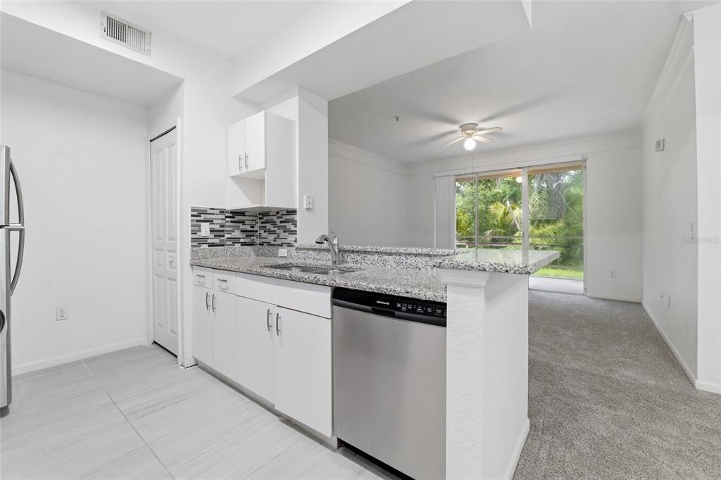 For Sale: $135,000 (1 beds, 1 baths, 780 Square Feet)