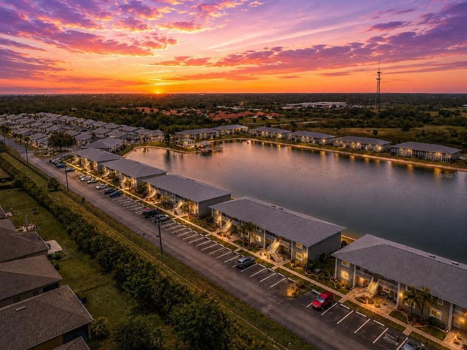 На продажу: $129,900 (2 спален, 2 ванн, 1044 Квадратных фут)