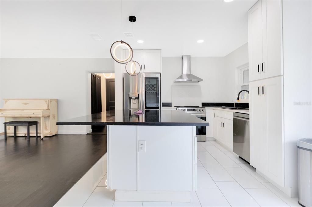 В аренду: $4,500 (3 спален, 3 ванн, 1345 Квадратных фут)