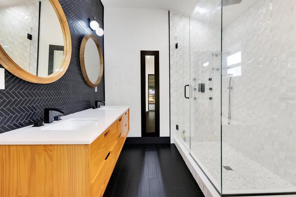 В аренду: $4,500 (3 спален, 3 ванн, 1345 Квадратных фут)
