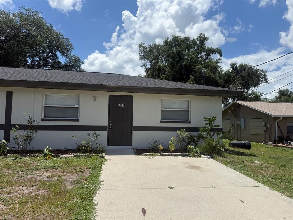 For Rent: $1,800 (2 beds, 1 baths, 900 Square Feet)