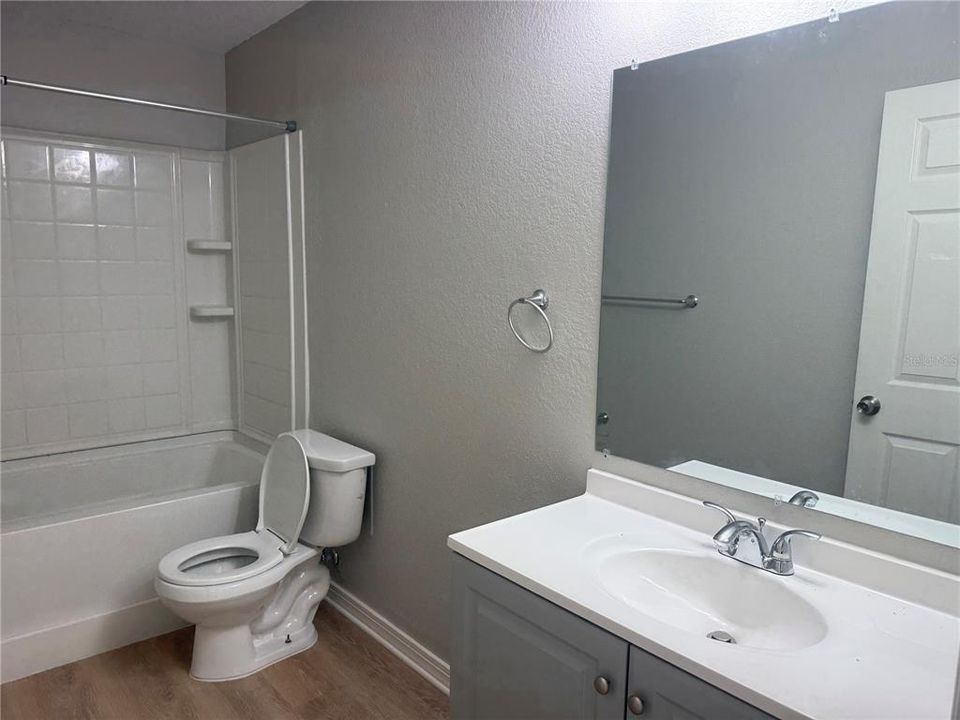 For Rent: $1,800 (2 beds, 1 baths, 900 Square Feet)