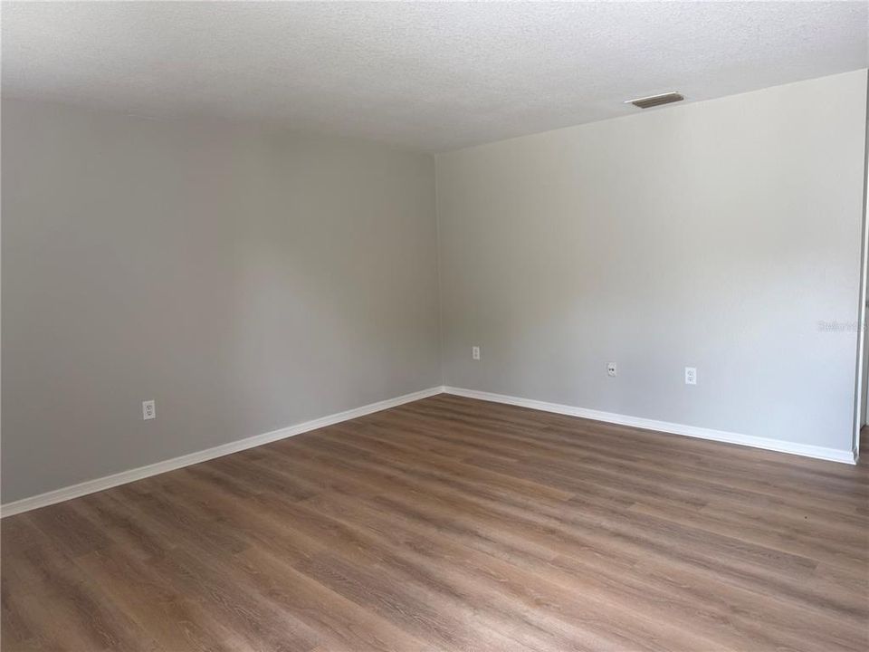 For Rent: $1,800 (2 beds, 1 baths, 900 Square Feet)