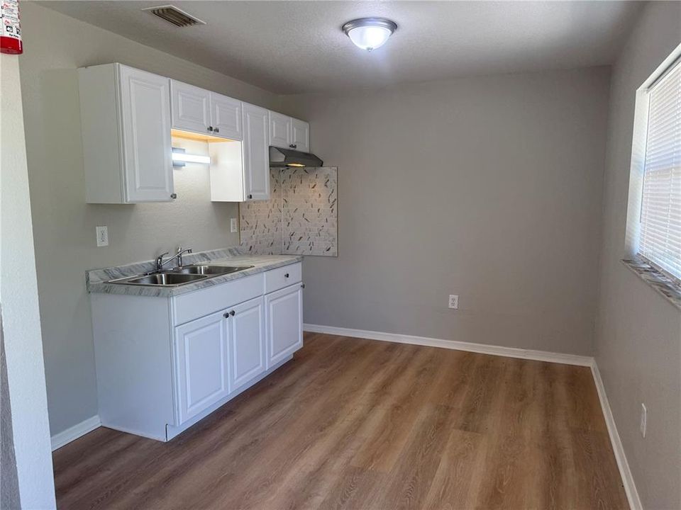 For Rent: $1,800 (2 beds, 1 baths, 900 Square Feet)