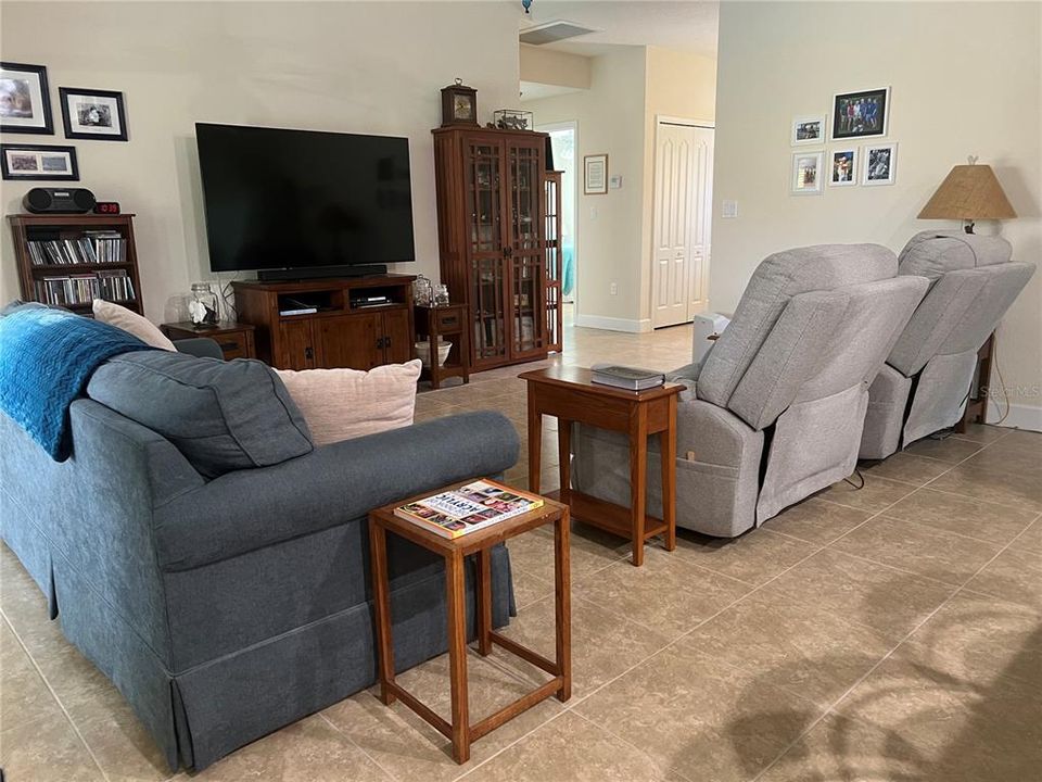 For Sale: $409,000 (3 beds, 2 baths, 1605 Square Feet)