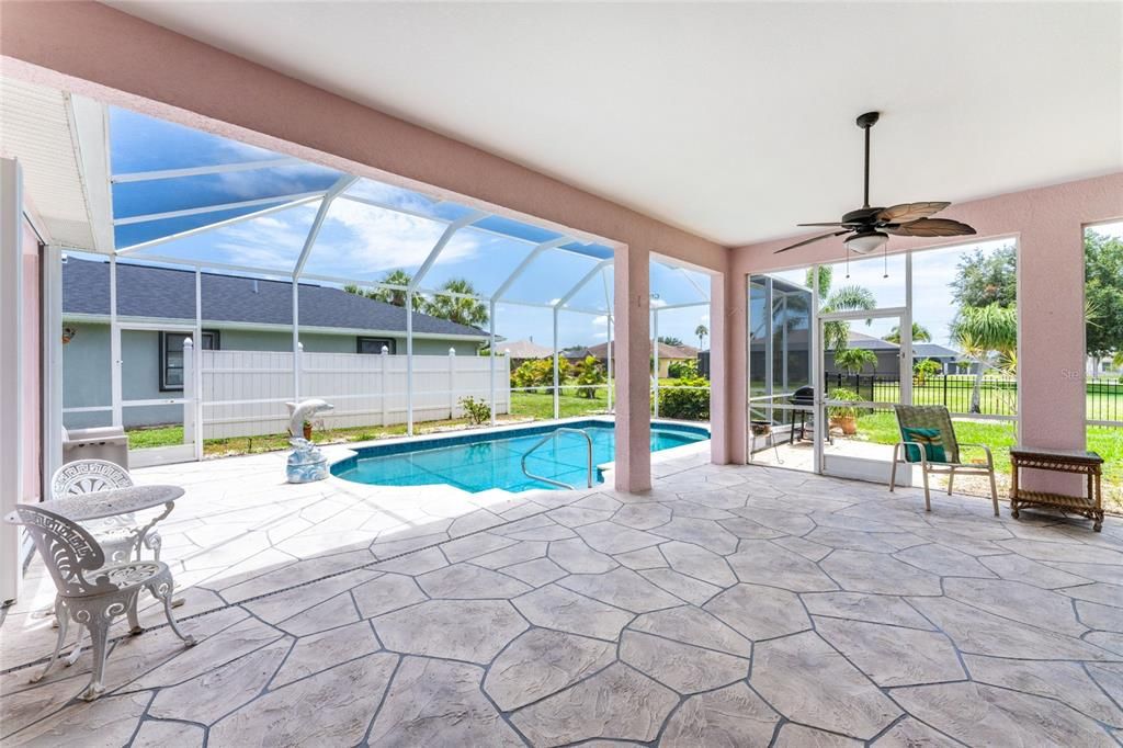 En Venta: $379,900 (3 camas, 2 baños, 1994 Pies cuadrados)