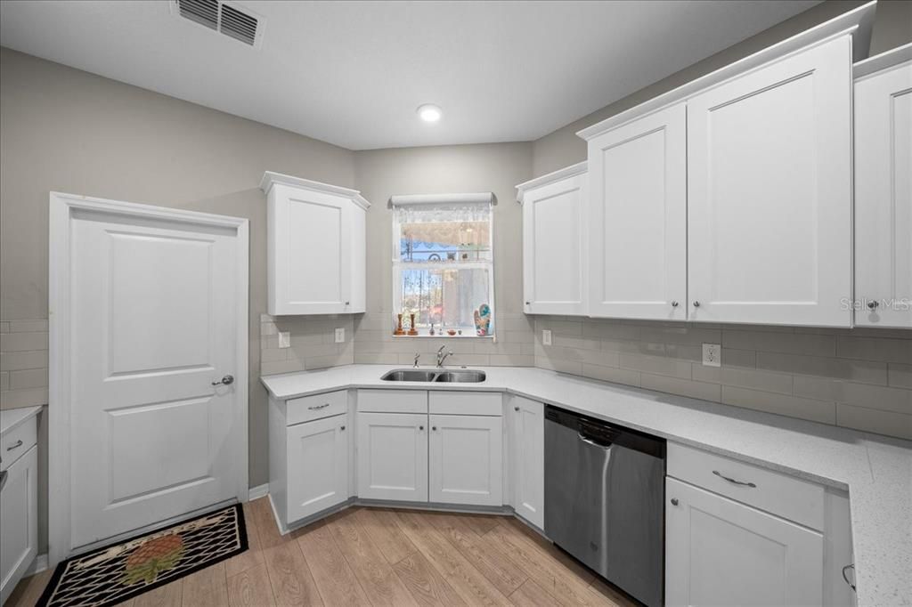 For Sale: $275,000 (2 beds, 2 baths, 1342 Square Feet)