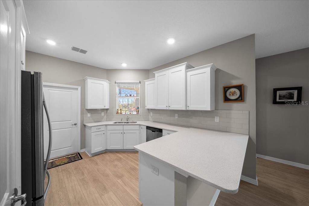 For Sale: $275,000 (2 beds, 2 baths, 1342 Square Feet)