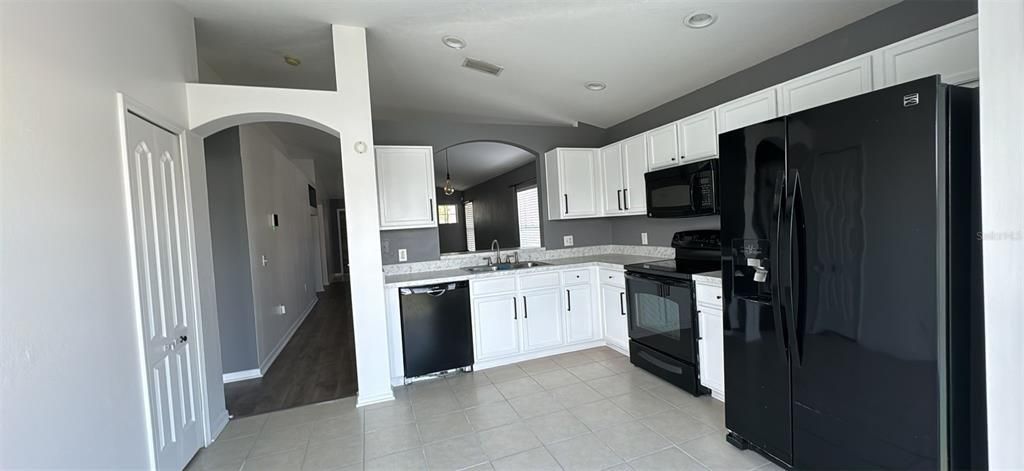 For Rent: $2,200 (3 beds, 2 baths, 1296 Square Feet)