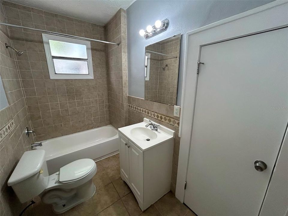 В аренду: $1,285 (3 спален, 1 ванн, 1266 Квадратных фут)