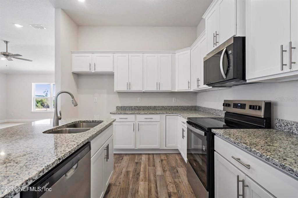 En Venta: $343,900 (4 camas, 2 baños, 1635 Pies cuadrados)
