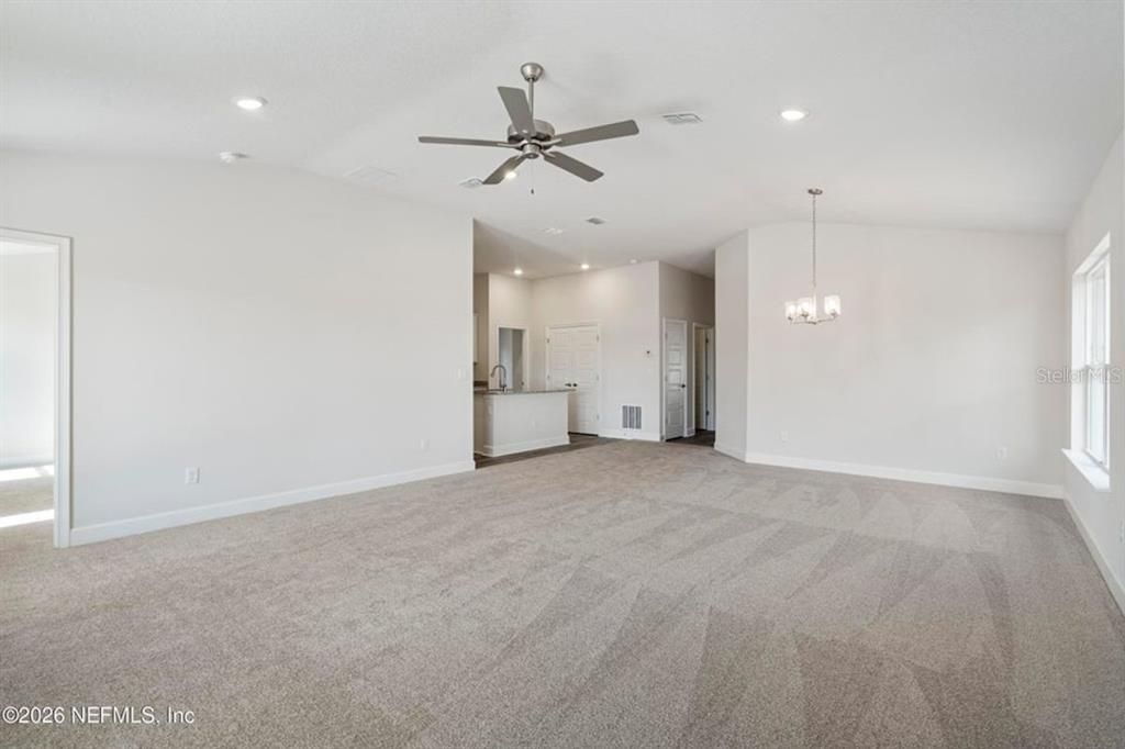 En Venta: $343,900 (4 camas, 2 baños, 1635 Pies cuadrados)