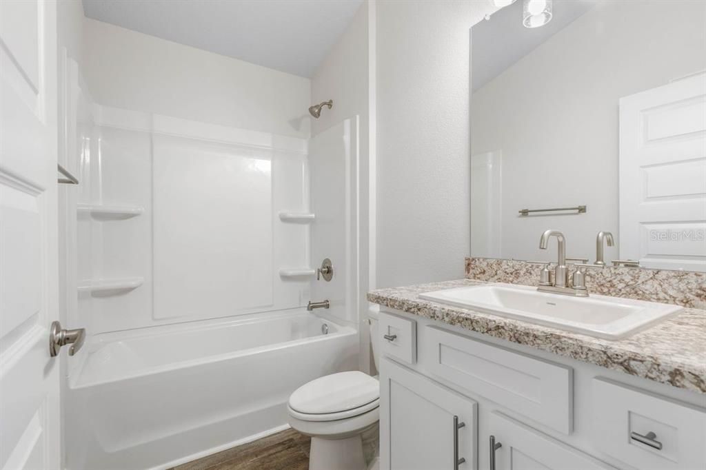 En Venta: $343,900 (4 camas, 2 baños, 1635 Pies cuadrados)