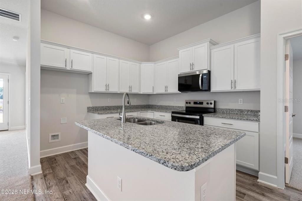 En Venta: $343,900 (4 camas, 2 baños, 1635 Pies cuadrados)