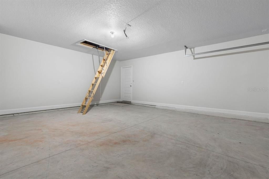 En Venta: $343,900 (4 camas, 2 baños, 1635 Pies cuadrados)