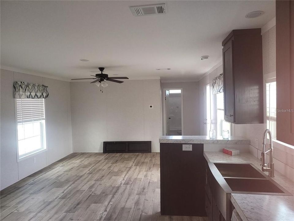 For Rent: $1,400 (2 beds, 2 baths, 896 Square Feet)