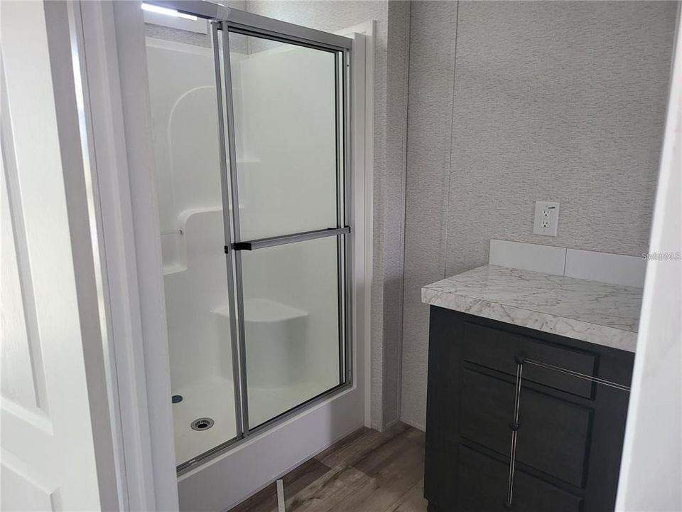 For Rent: $1,400 (2 beds, 2 baths, 896 Square Feet)