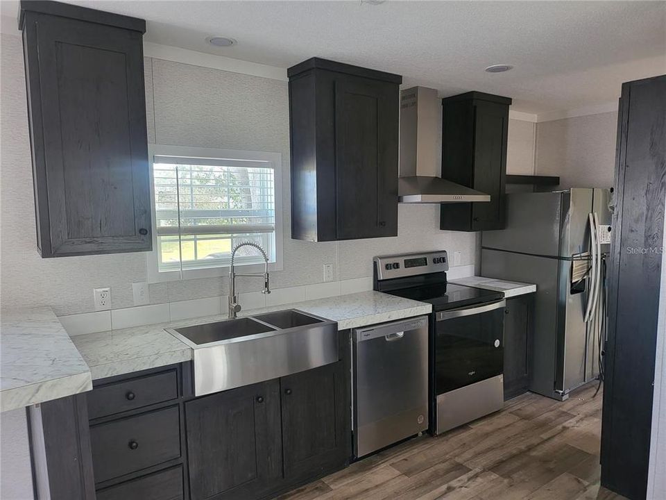 For Rent: $1,400 (2 beds, 2 baths, 896 Square Feet)