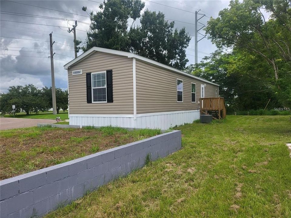 For Rent: $1,400 (2 beds, 2 baths, 896 Square Feet)