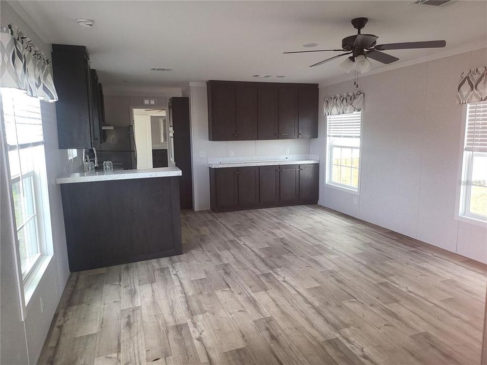 For Rent: $1,400 (2 beds, 2 baths, 896 Square Feet)