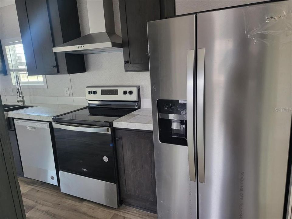 For Rent: $1,400 (2 beds, 2 baths, 896 Square Feet)