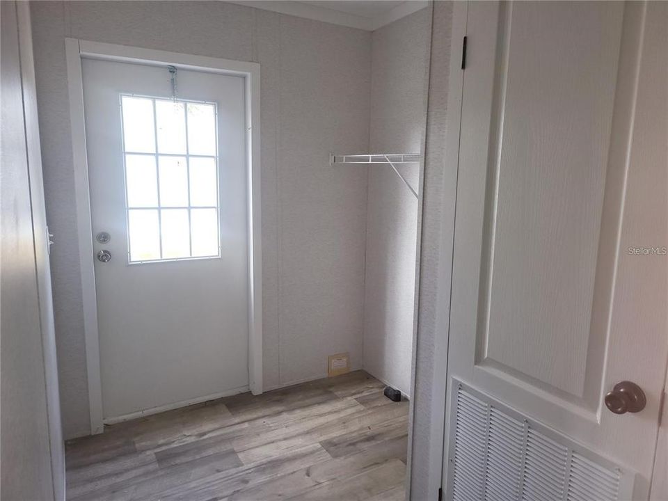 For Rent: $1,400 (2 beds, 2 baths, 896 Square Feet)