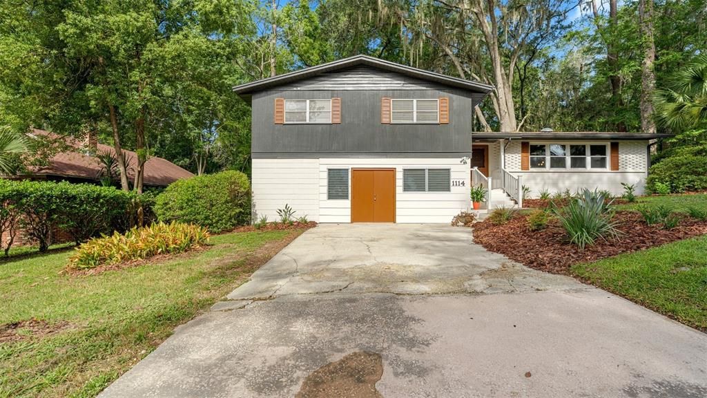 For Sale: $495,000 (4 beds, 2 baths, 2516 Square Feet)