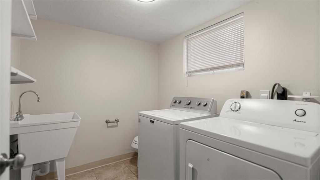 For Sale: $495,000 (4 beds, 2 baths, 2516 Square Feet)
