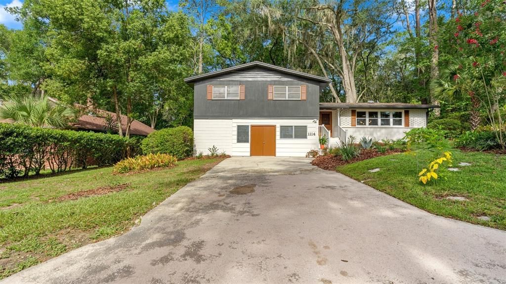 For Sale: $495,000 (4 beds, 2 baths, 2516 Square Feet)