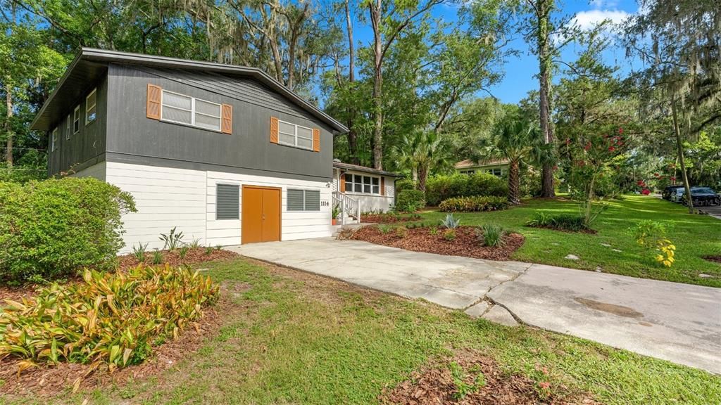 For Sale: $495,000 (4 beds, 2 baths, 2516 Square Feet)