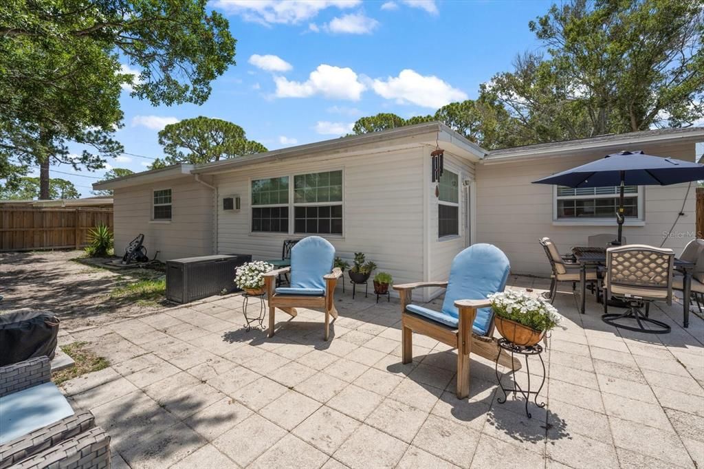 For Sale: $425,000 (3 beds, 2 baths, 1370 Square Feet)