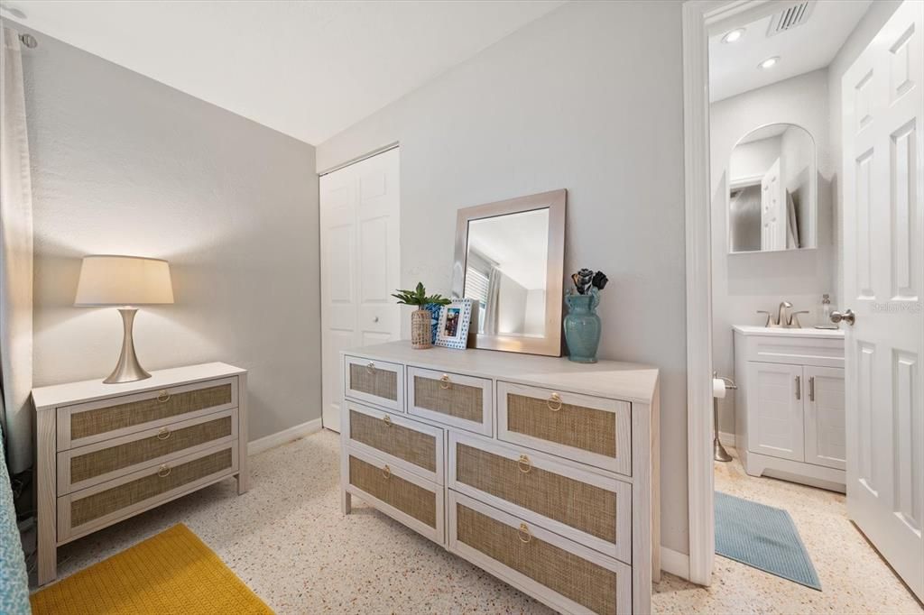 For Sale: $425,000 (3 beds, 2 baths, 1370 Square Feet)