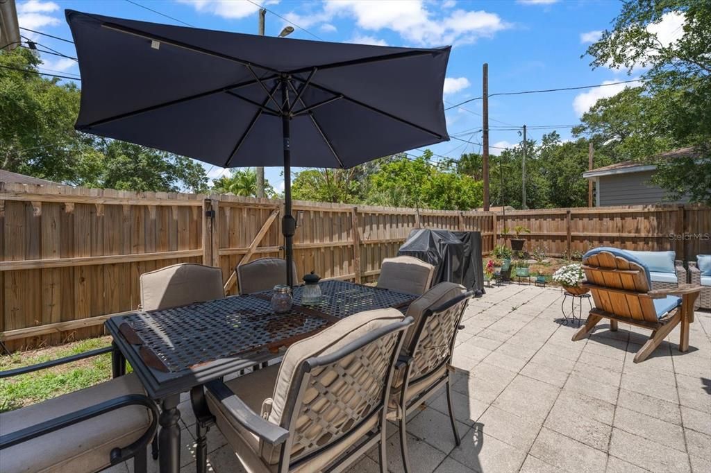 For Sale: $425,000 (3 beds, 2 baths, 1370 Square Feet)