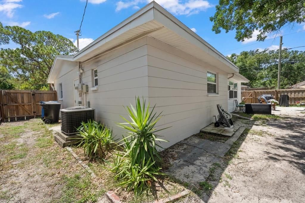 For Sale: $425,000 (3 beds, 2 baths, 1370 Square Feet)