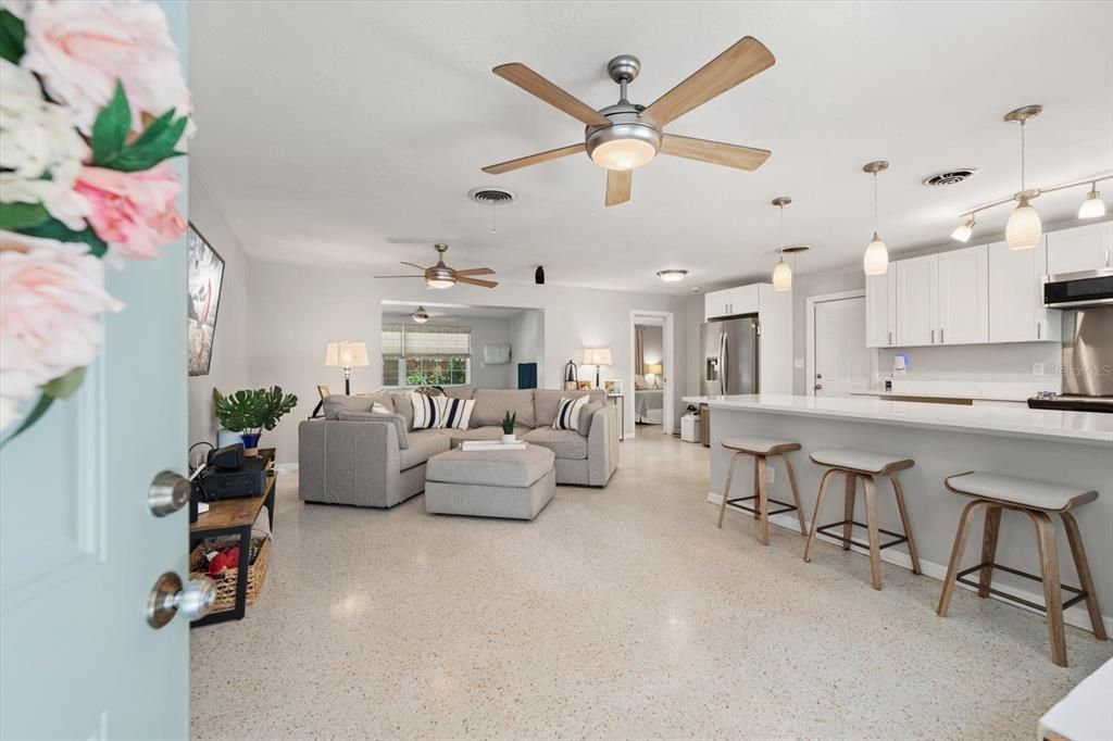 For Sale: $425,000 (3 beds, 2 baths, 1370 Square Feet)