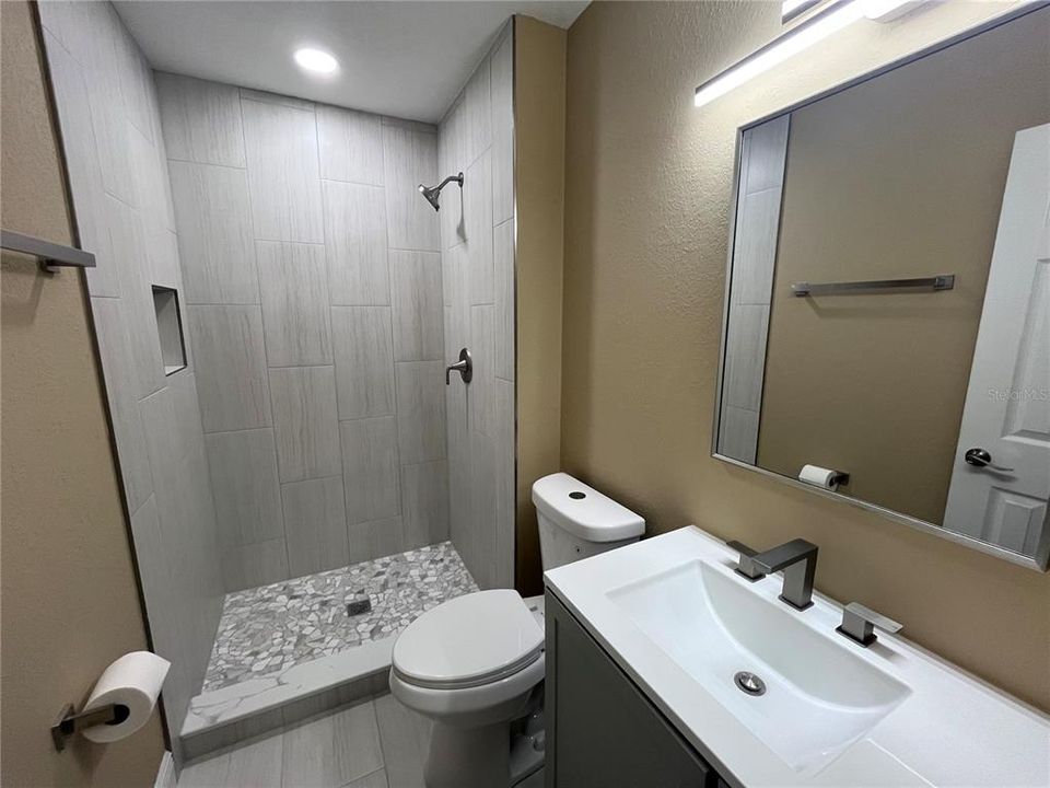На продажу: $269,900 (3 спален, 2 ванн, 1244 Квадратных фут)