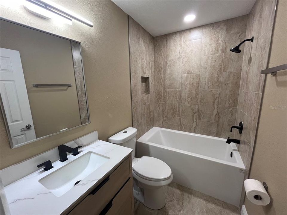 На продажу: $269,900 (3 спален, 2 ванн, 1244 Квадратных фут)